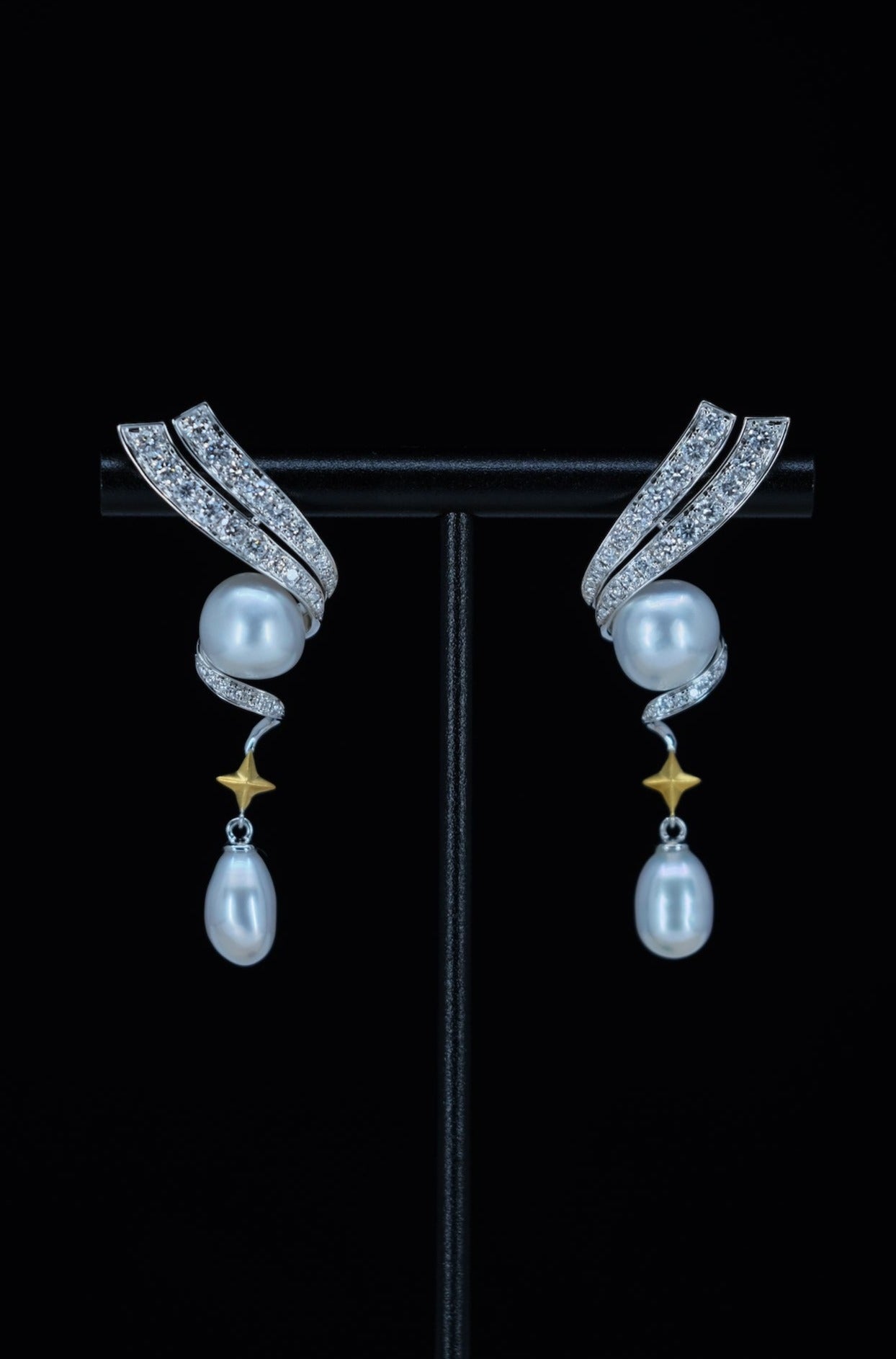 Galaxie | White South Sea Keshi Pearl and Diamond Earrings in 18K 